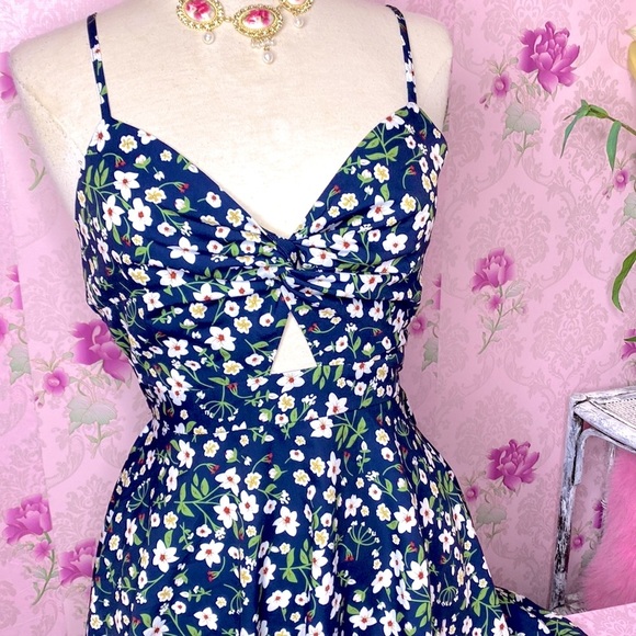 🌹 Floral Navy Blue Cutout Sundress 🌹 - Picture 6 of 13